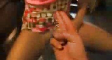 sex vú to tự nhiên mac Mac ôm một cô gái, sau đó dừng phim xet 18 lại.