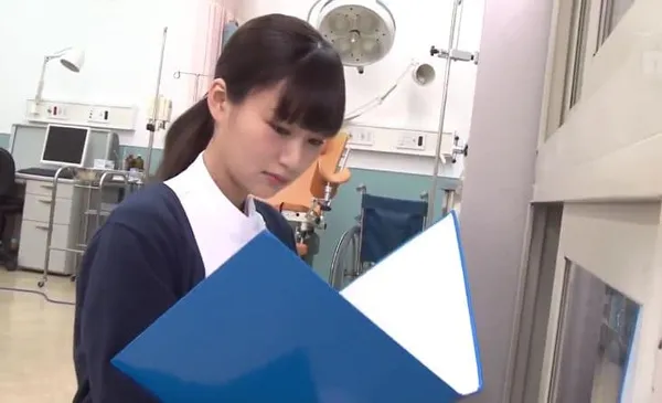 sex den Bí mật xấu xa bên trong gương mặt nữ y tá ngây thơ